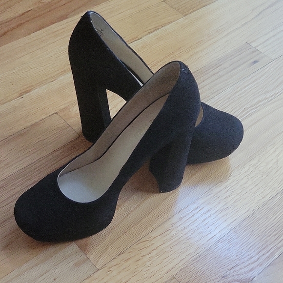 Nine West Shoes - Nine West Black Suede Round-Toe Block Heel Pumps